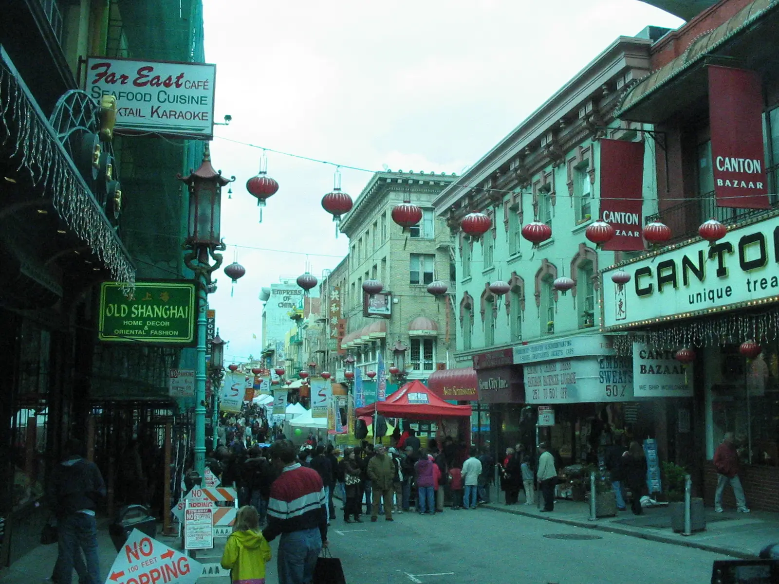 Röda lyktor i San Franciscos Chinatown